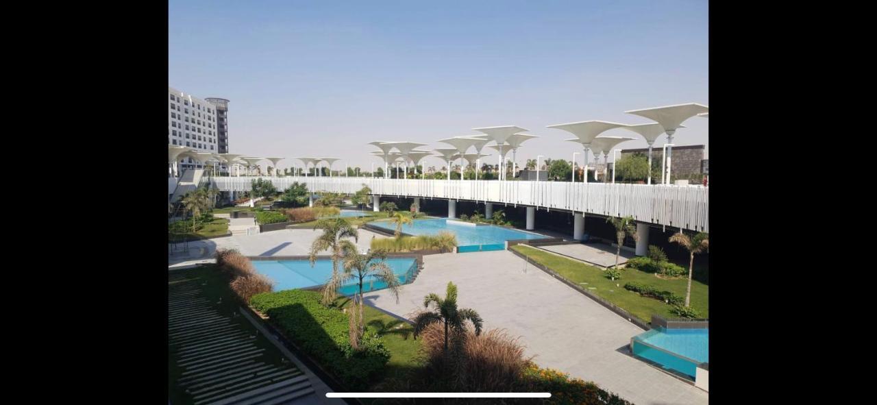 Luxury Hotel Apartment With Pools In Front Auc Kaherah Luaran gambar